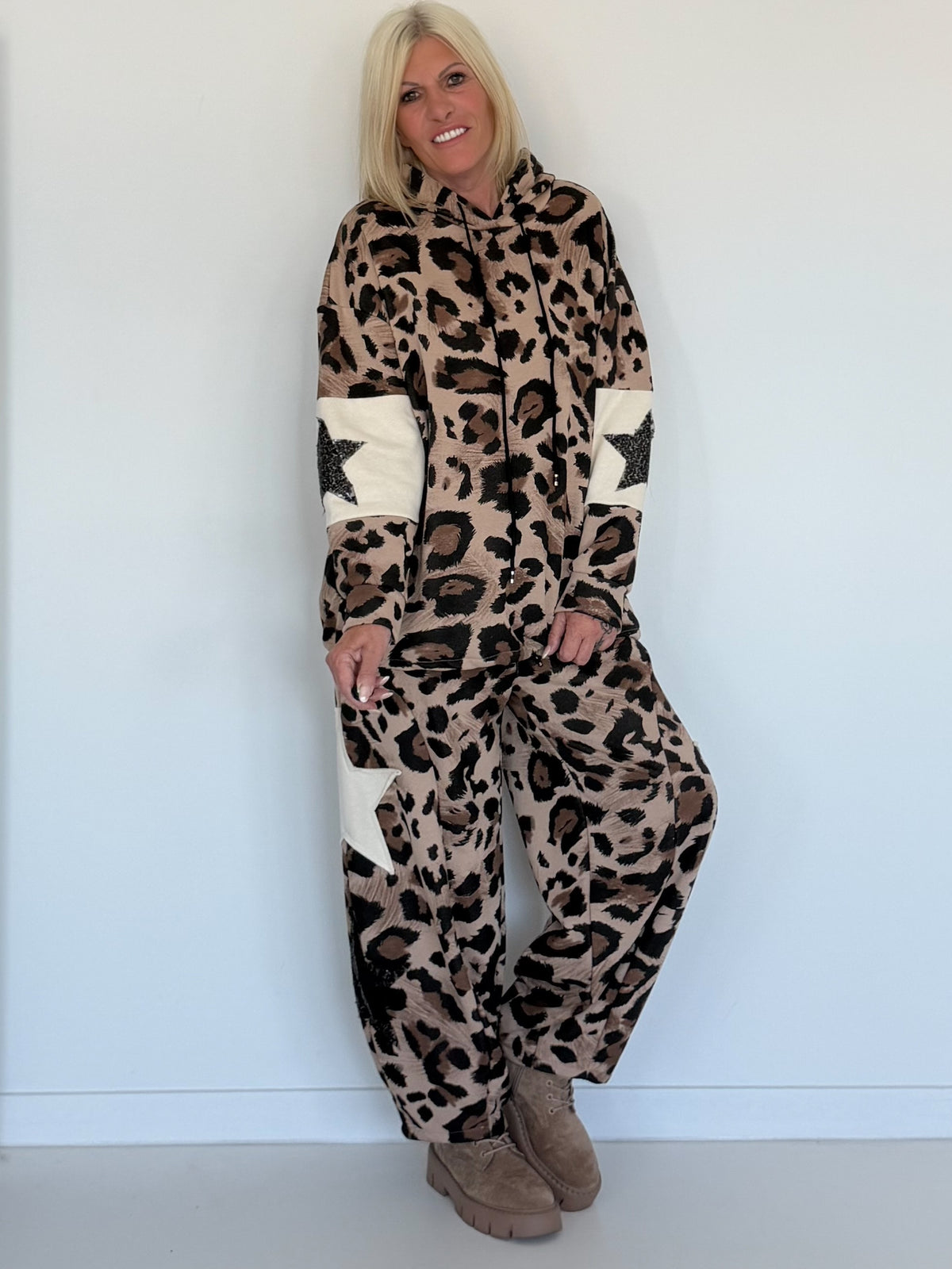 Zweiteiler mit Leo-Print und Stern-Patches - mehrfarbig