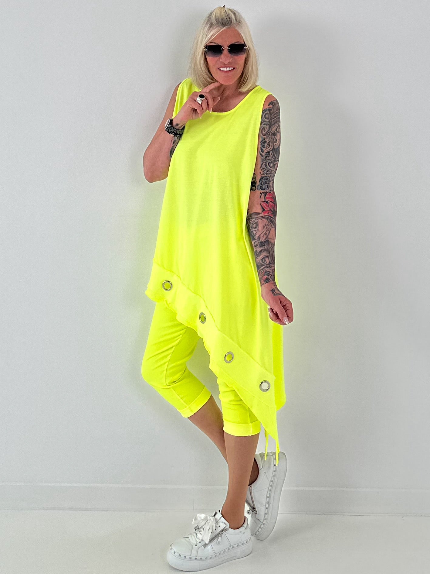 Asymmetrisches Long Top mit Ösen und Jeansdetail - neongelb