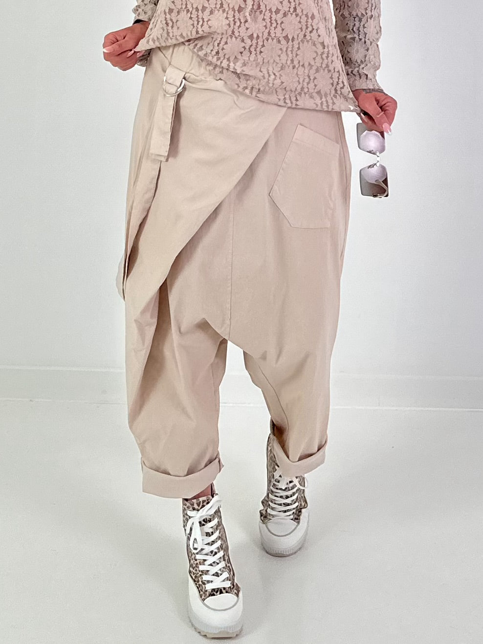 Baggy Hose mit Überwurf - beige