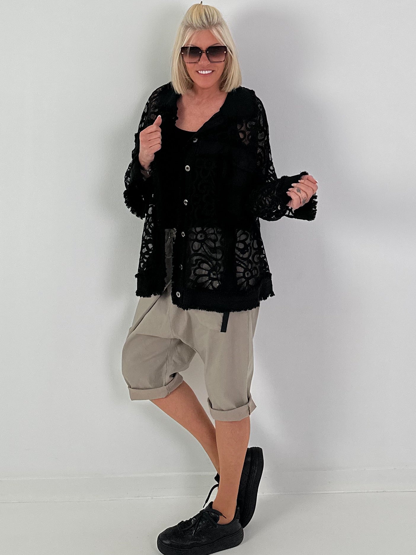 Jeansjacke mit floralem Netzeinsatz - schwarz ( lieferbar ab 26.05.26)