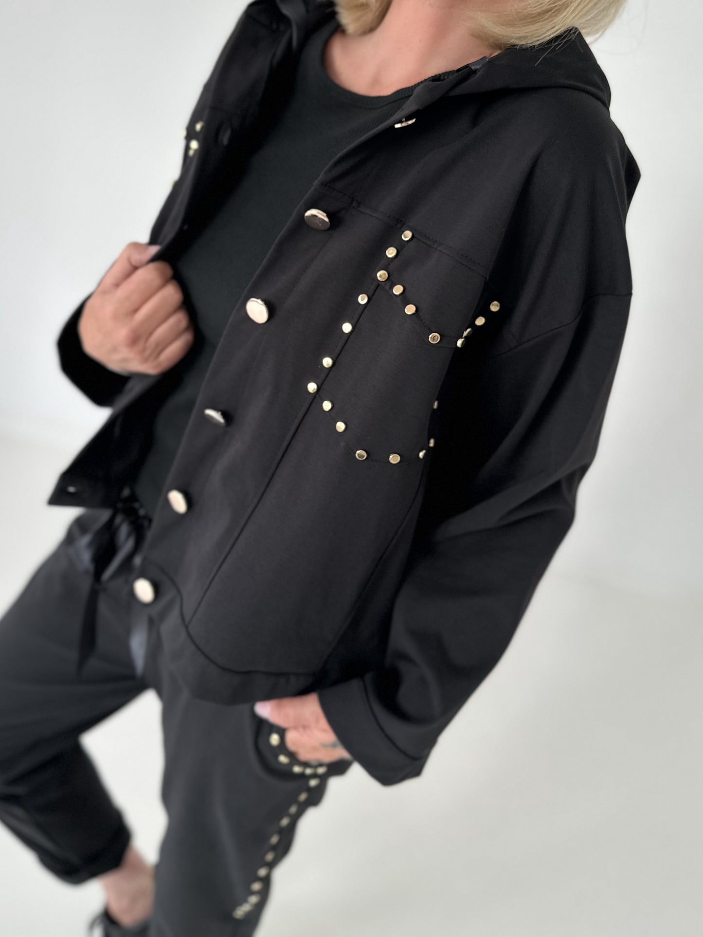 Jacke mit goldenen Nieten-Details - schwarz