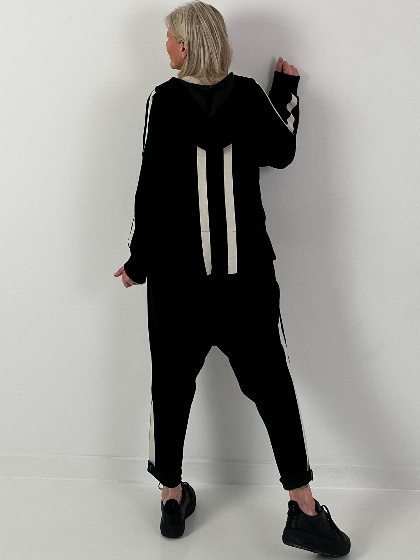 Sweat Baggy mit Streifen - schwarz