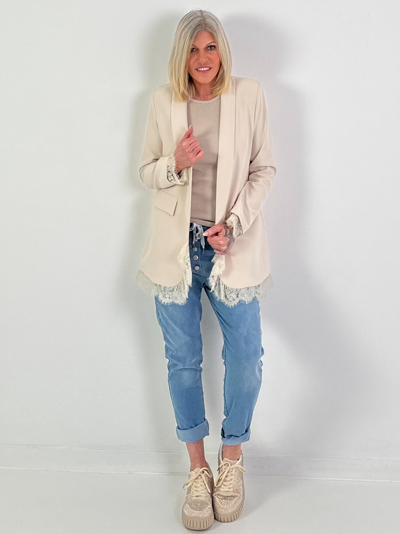 Blazer met kanten details - beige