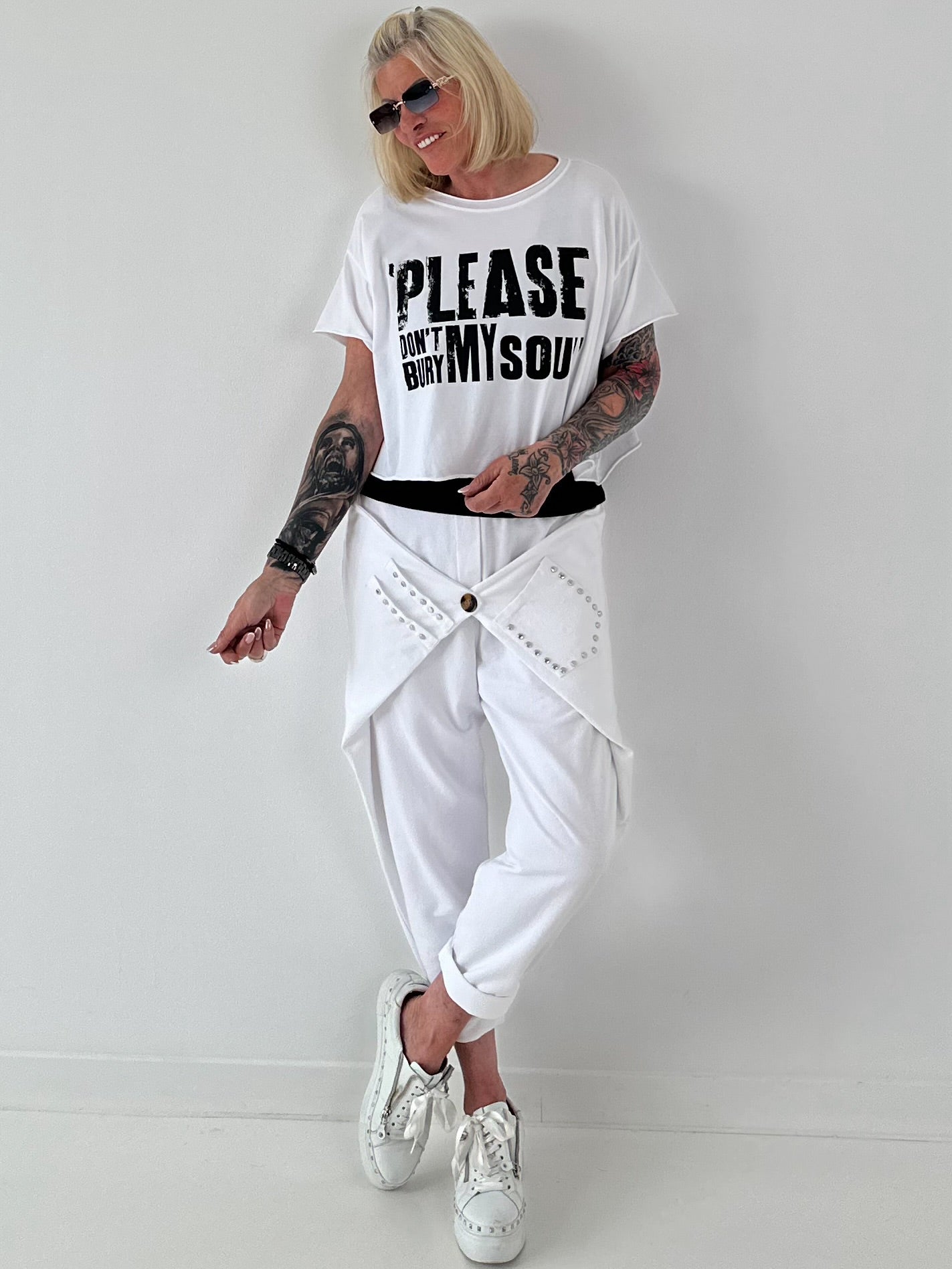 Kurzes Kastiges Shirt mit Print - weiss