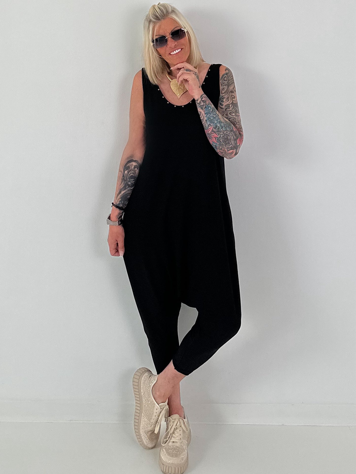 Jumpsuit mit Nieten- schwarz
