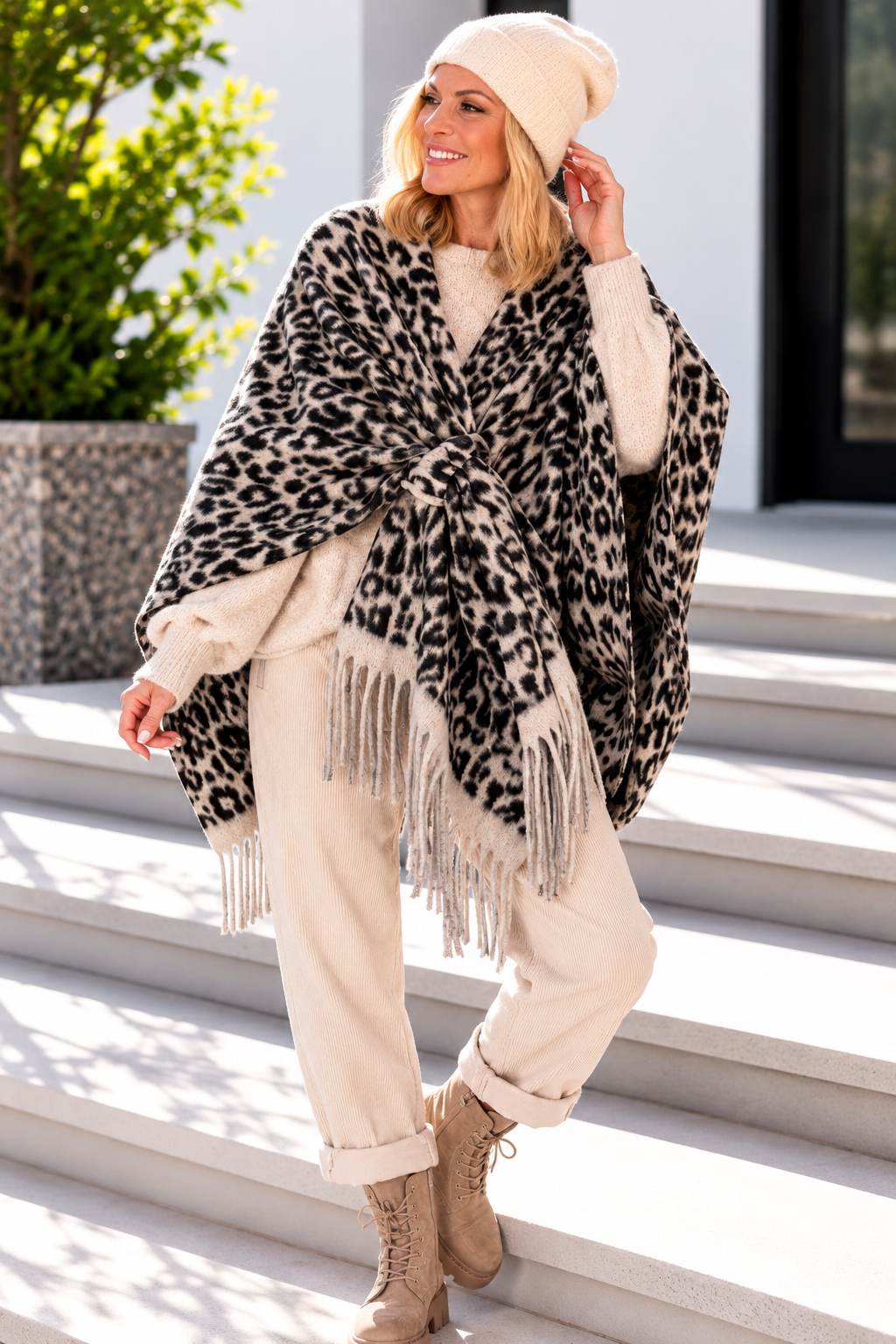 Poncho / Überwurf mit Fransen im Leo-Look - beige-leo