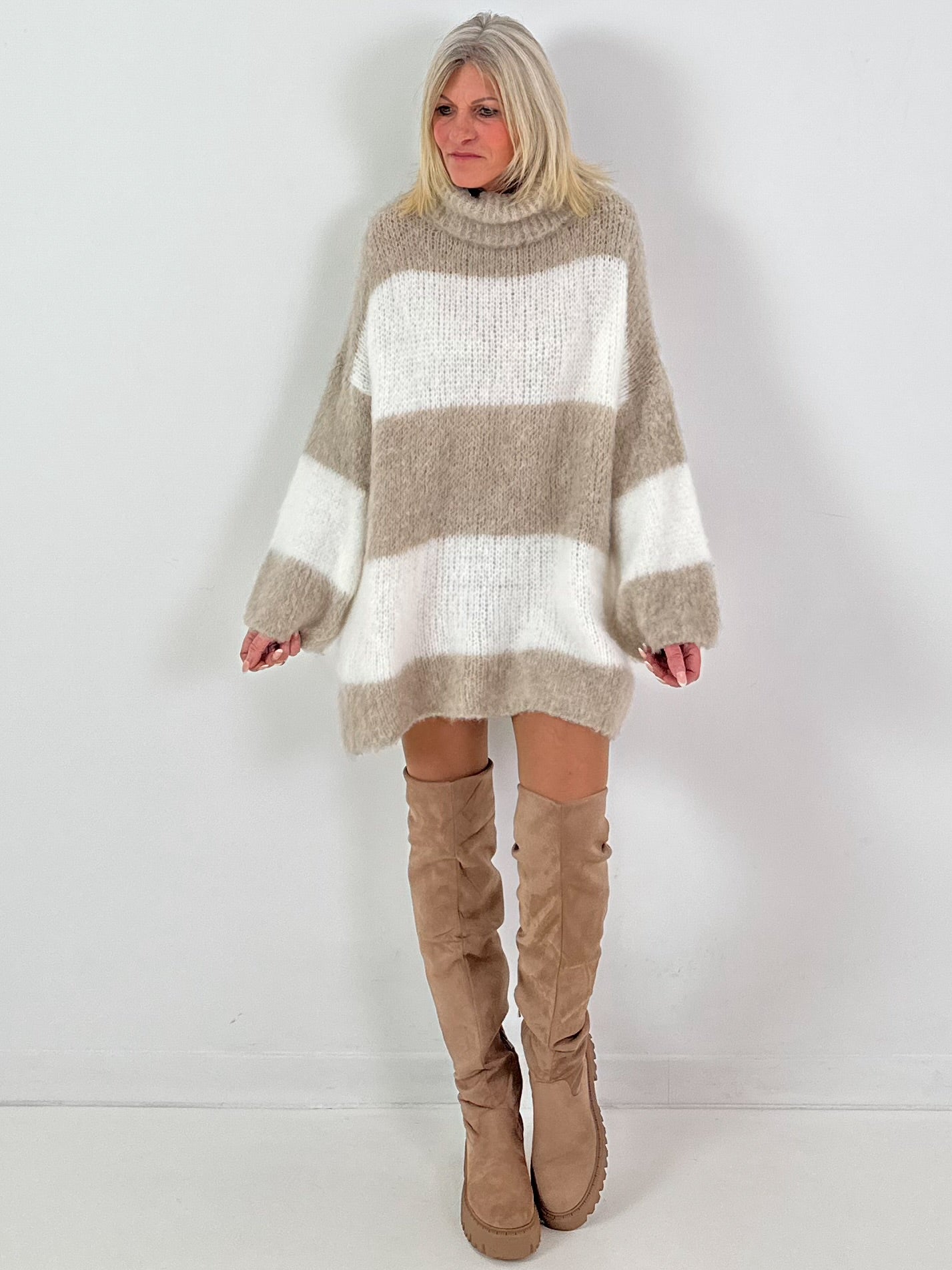 Long pullover/dress model "Velvet Flow" - white-beige