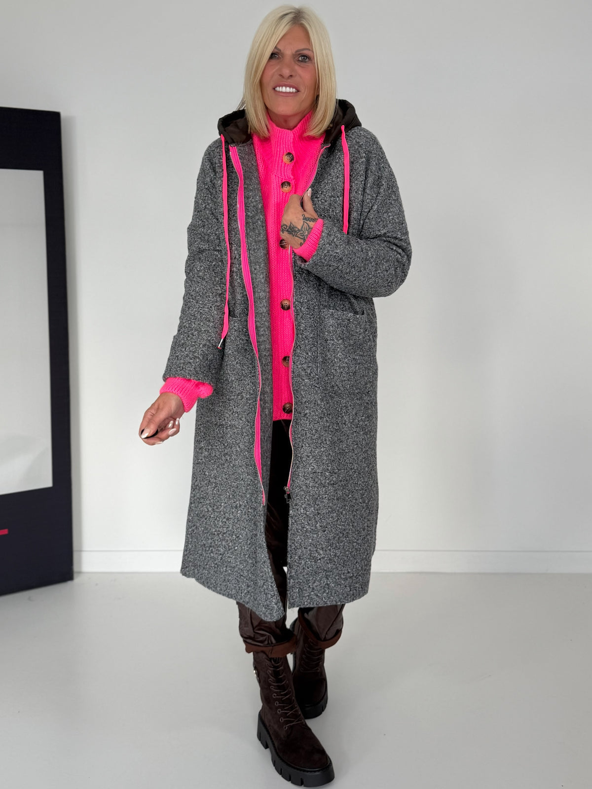 Mantel in Teddy-Curl-Optik und Neon-Akzenten - grau