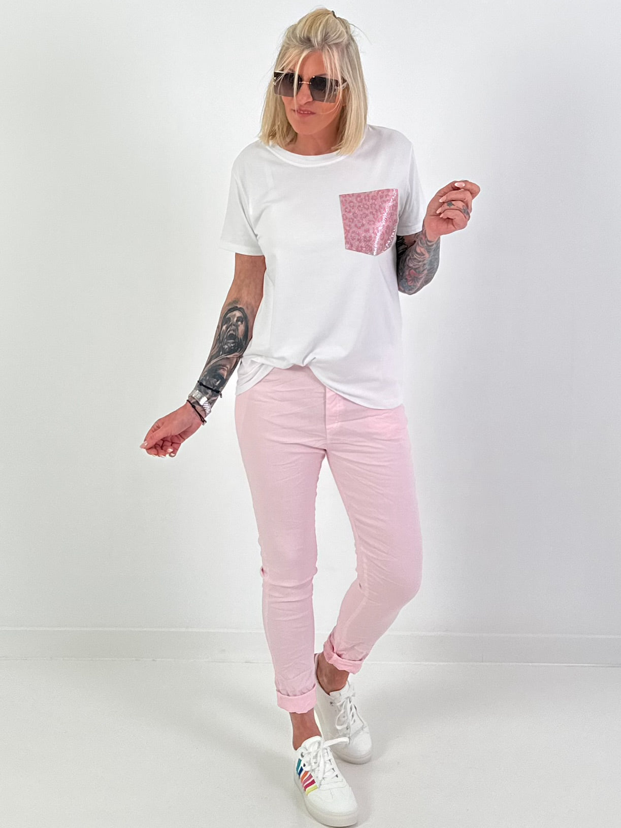 T-shirt with sequin leopard patch - white-pink