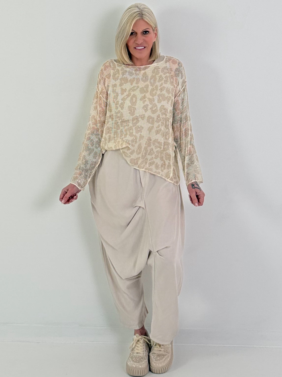 Netzpulli mit Leo-Muster - creme-beige