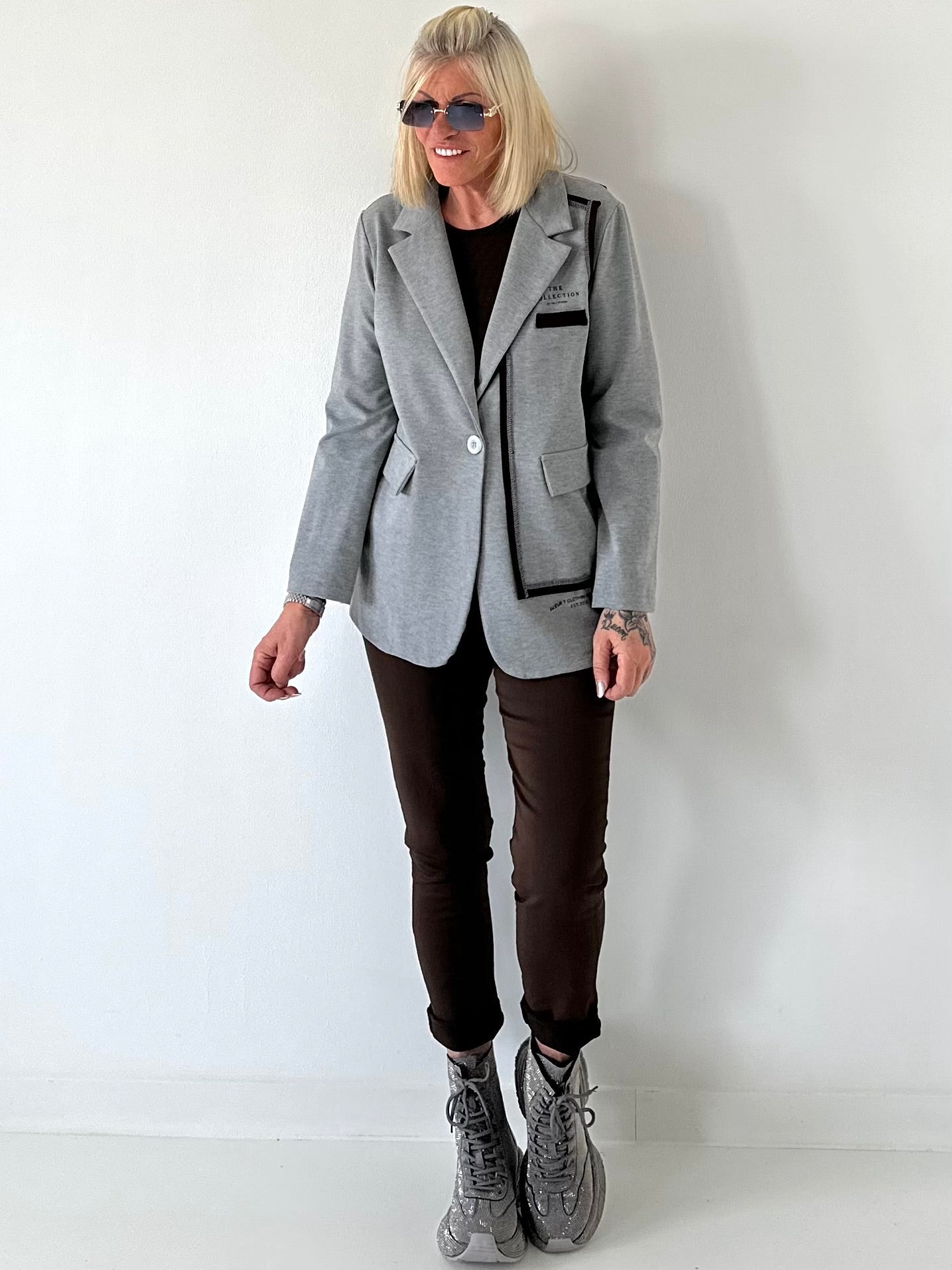 Blazer mit Statement Patch - grau