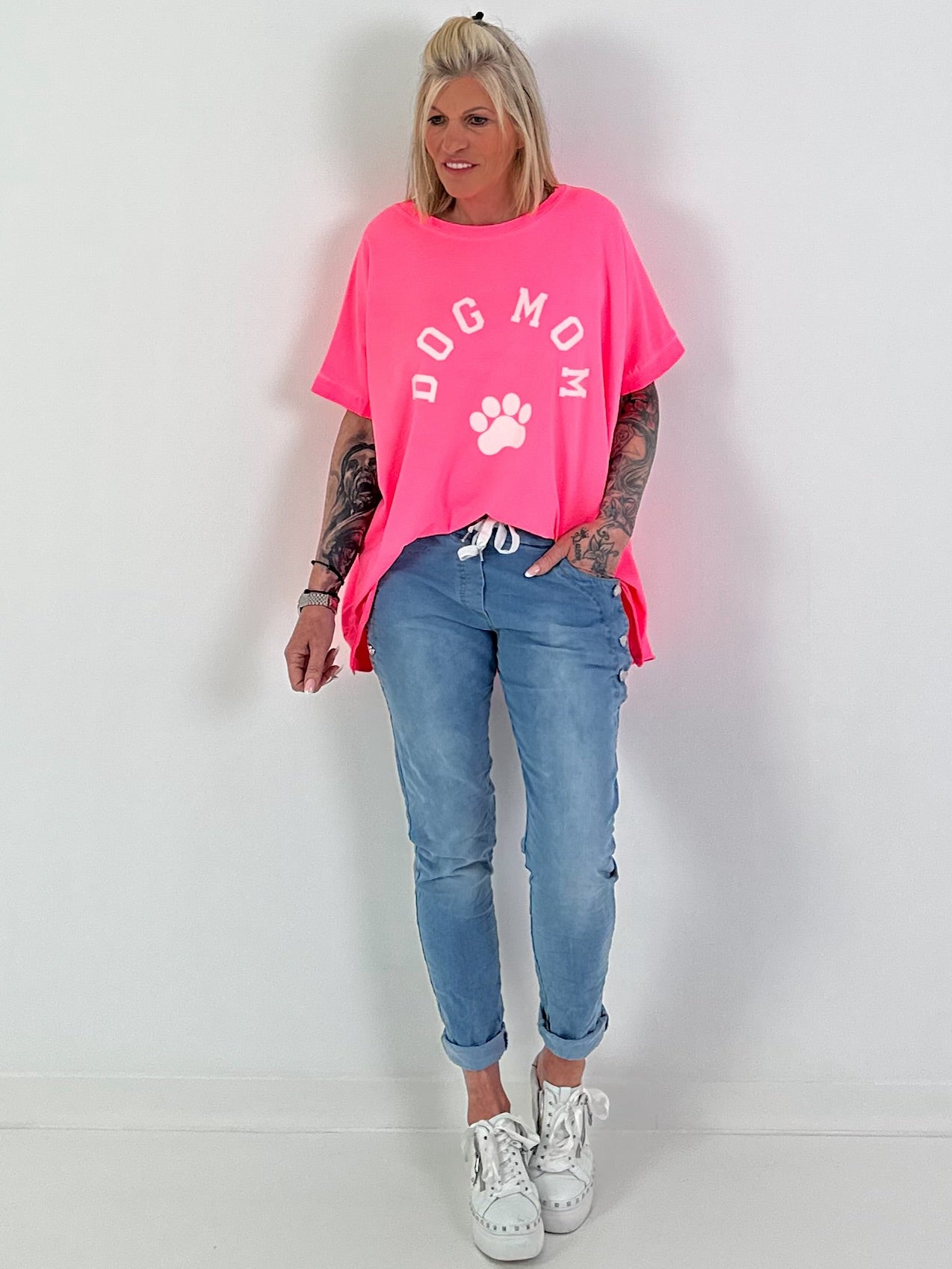 Oversized T-Shirt Dog Mom - neon pink