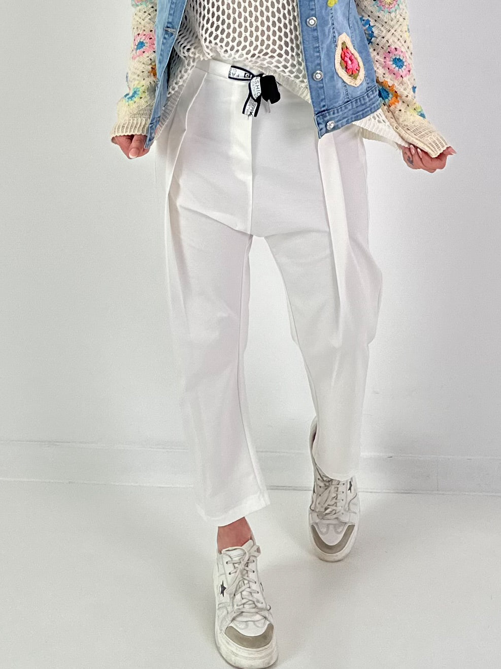 Trousers with wide pleats - white