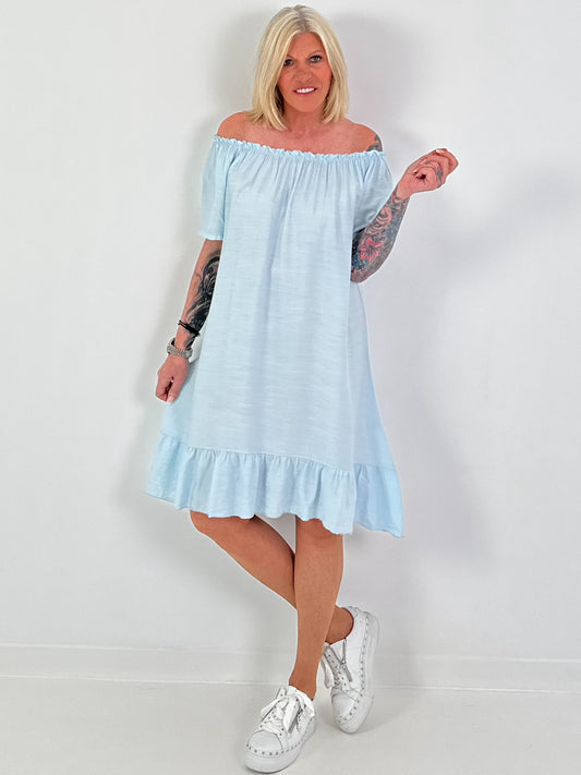 Light blue dress with short sleeves and flounce