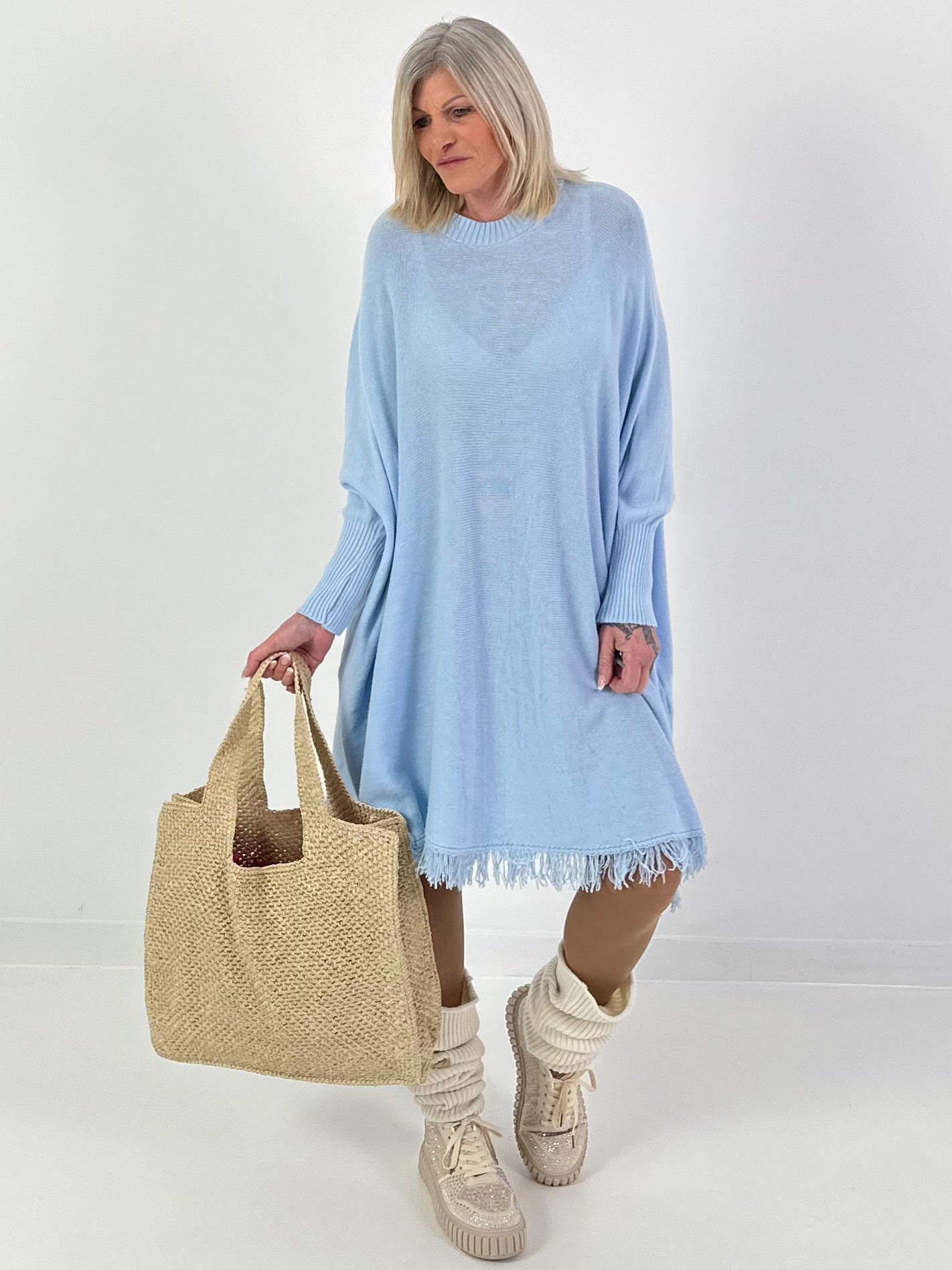Strickkleid mit Fransen - hellblau