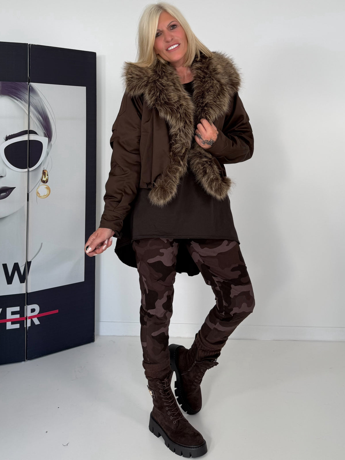 Jacke mit kuscheligem Fellkragen - mokka