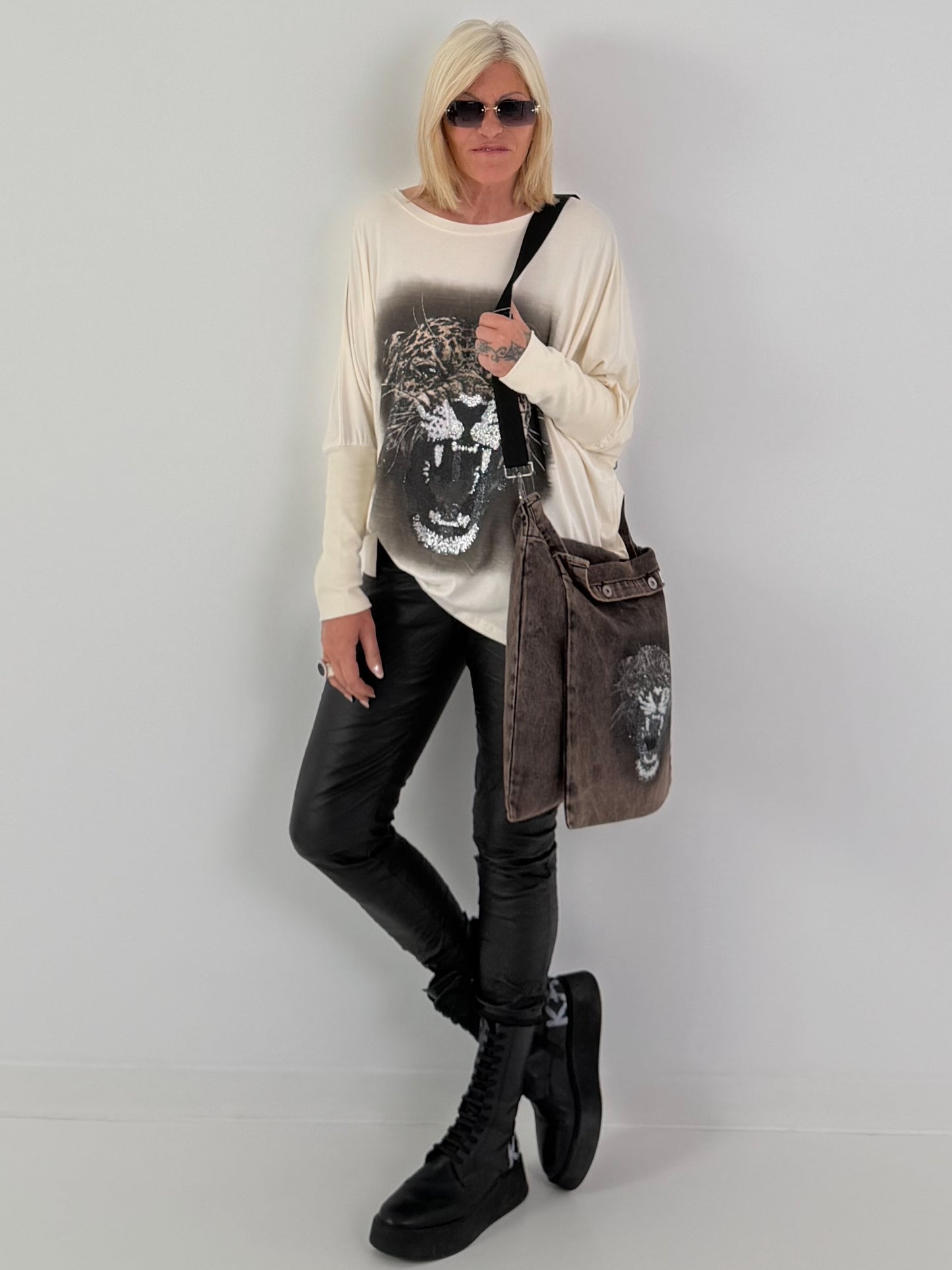 Sweater mit Stulpenärmeln und Strassmotiv Leopard - beige