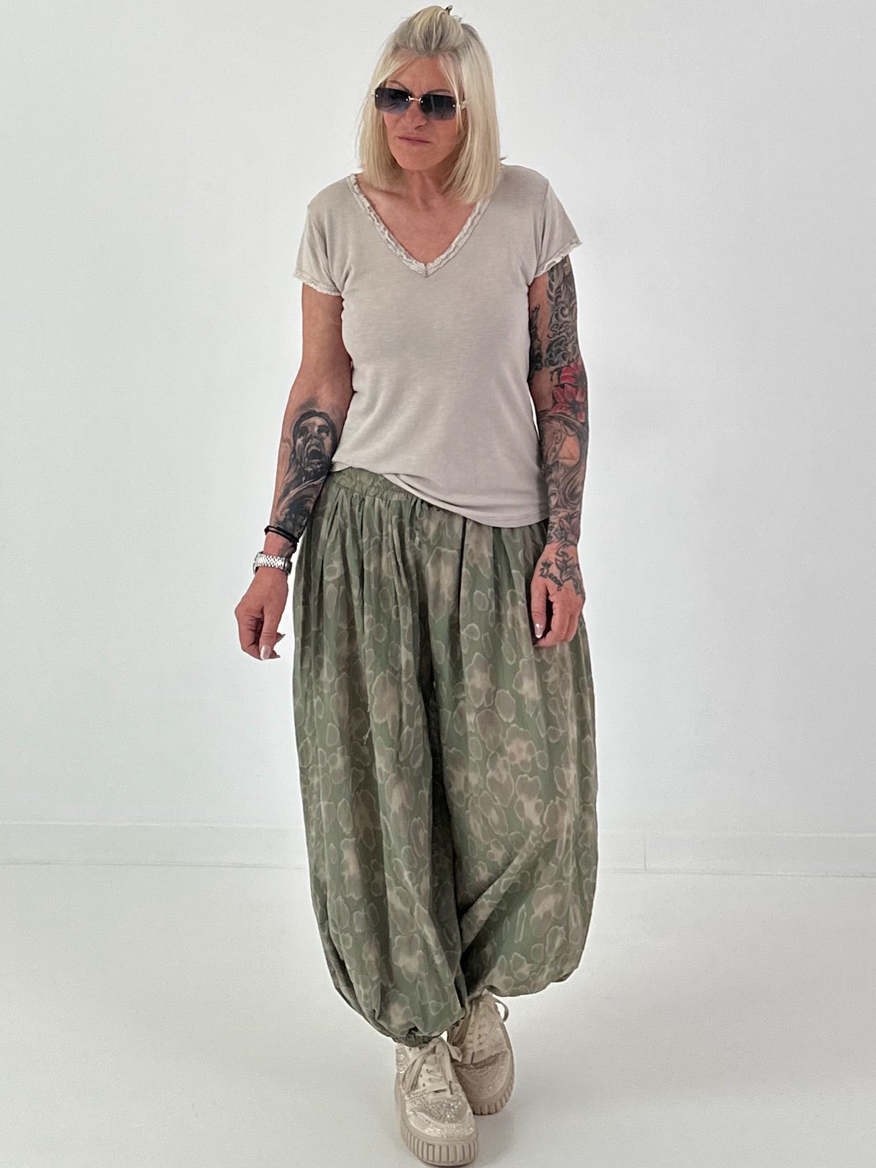Ripp T-Shirt mit V-Neck -  beige