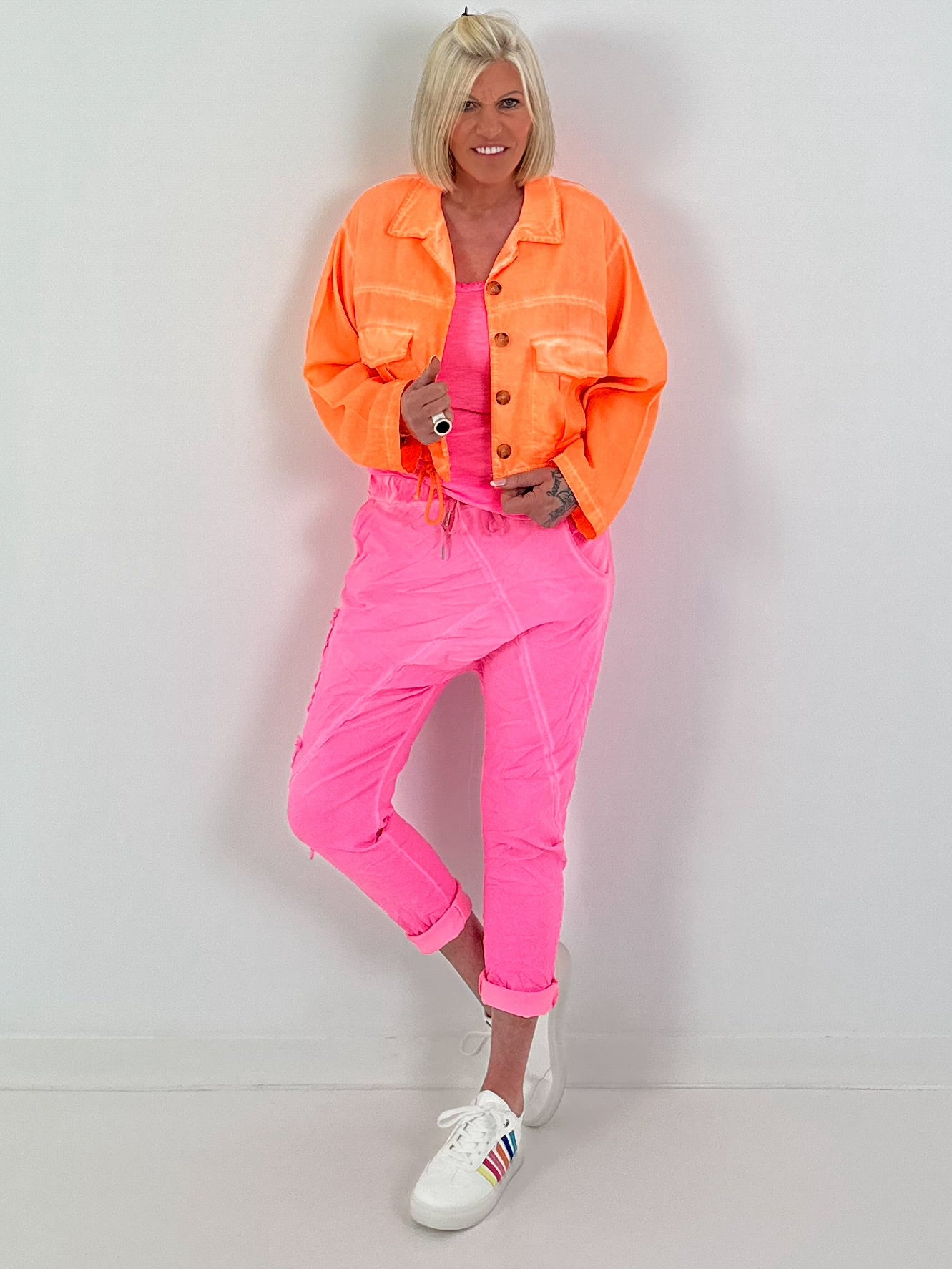 Short jacket with back print - neon orange
