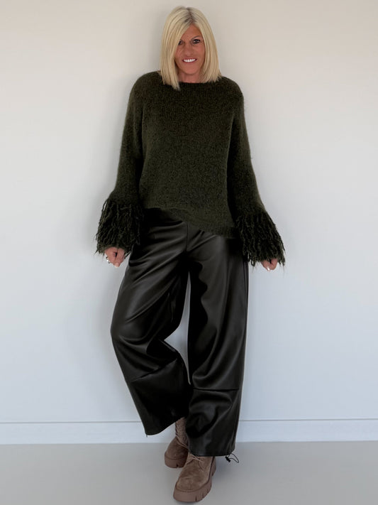 Kuschliger Pullover mit Fransen-Details - oliv
