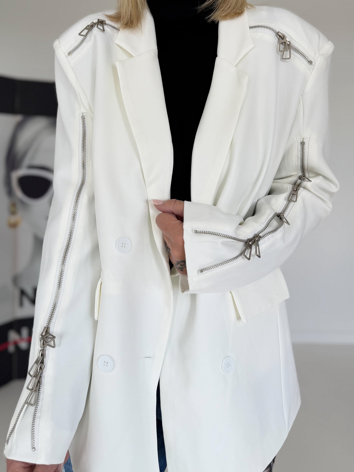 Stylischer Blazer mit Reißverschlüssen - weiss