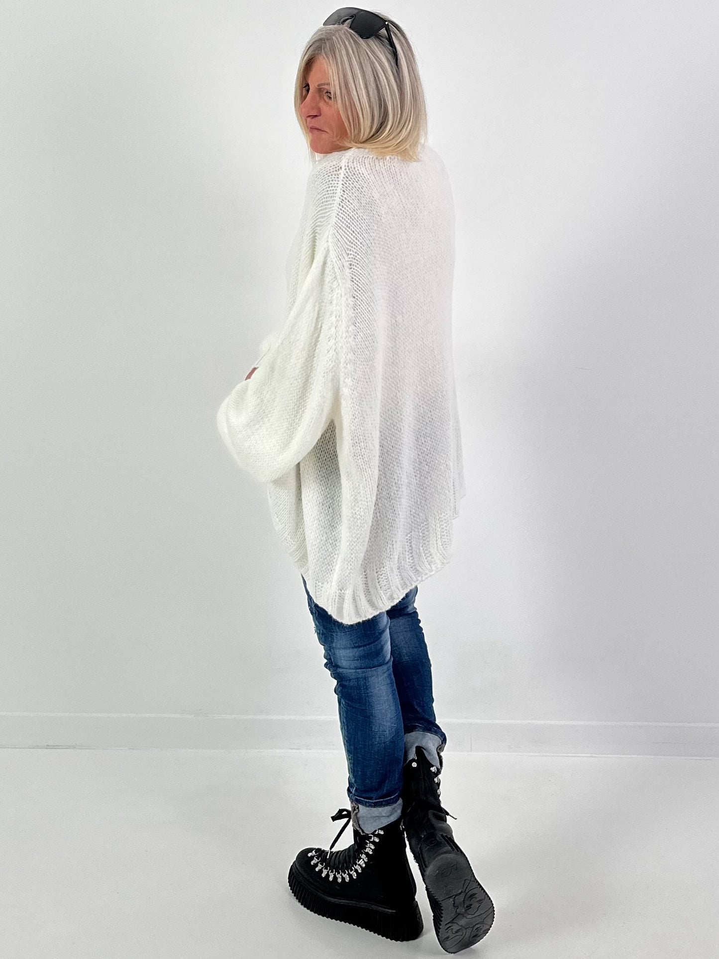 Oversized sweater model "Snuggle Arctic" - ecru