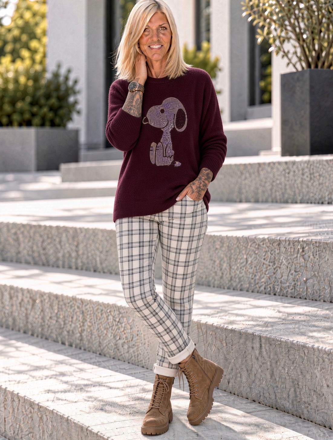 Sweater with rhinestone cartoon motif - burgundy