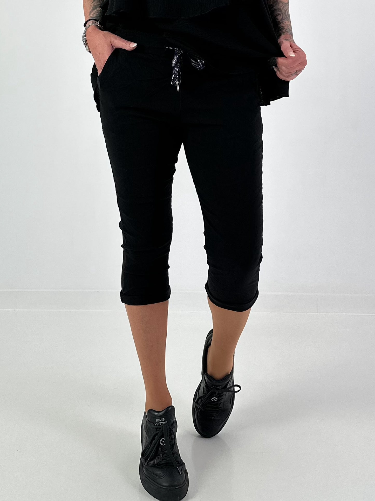 Capri Pants with Tie Waist - black