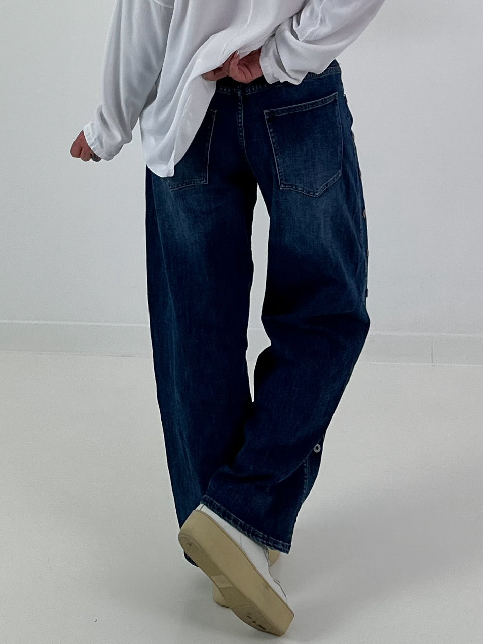 Jeans with vertical button placket - denim