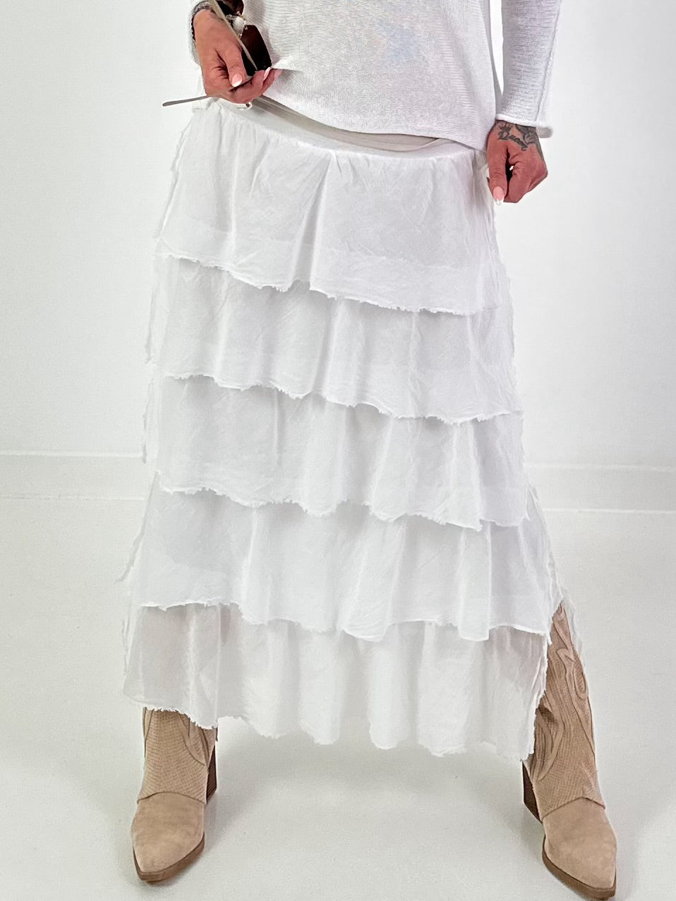 Long skirt with ruffles - white