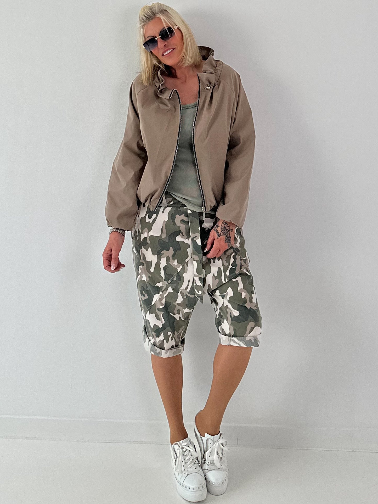 Balloon jacket with sophisticated collar - taupe