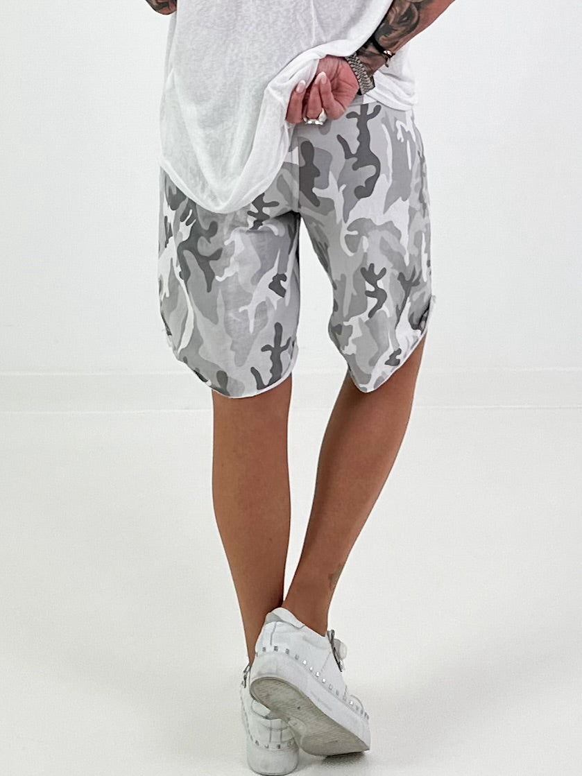 Sweat Short Camouflage mit Nieten - grau-mehrfarbig