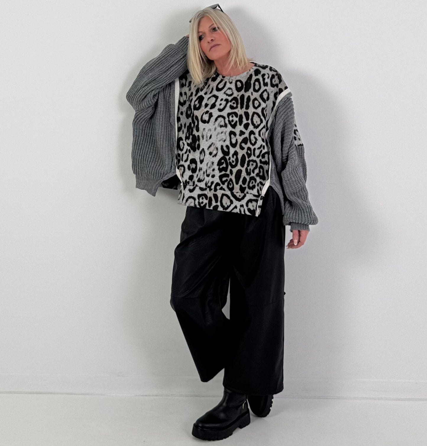 Oversized sweat sweater model "Urban Roar" - gray