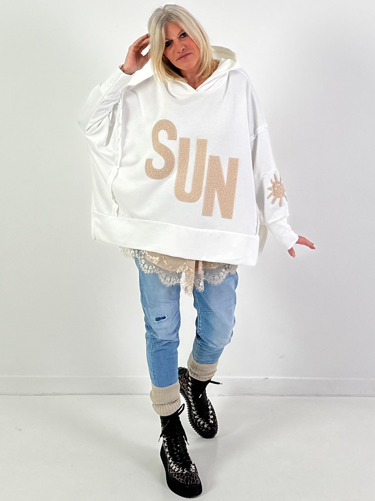Oversized hoodie model "SUN" - wit