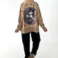 Stylische Sweatshirt Jacke mit großem Rückenpatch Comic - camel