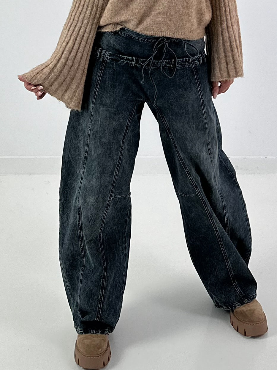 Lässige Wide Leg Jeans mit besonderen Nähten - used black