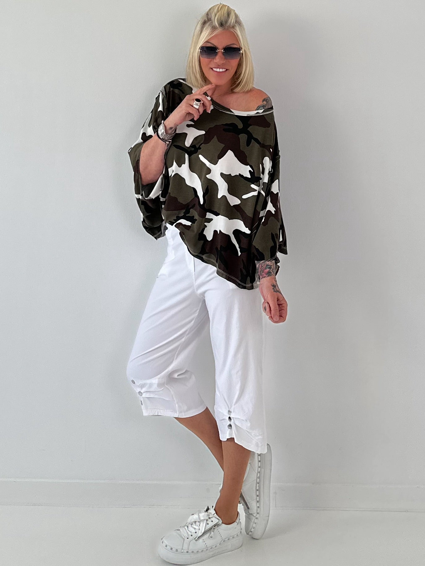 Sweatshirt model "Lace Whisper" - beige