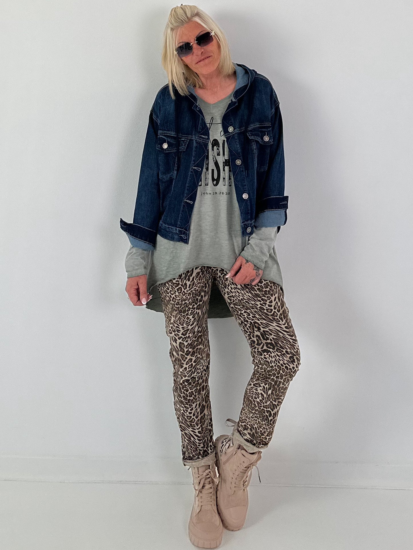 Hose mit elastischem Bund und Leo-Print - leo-taupe