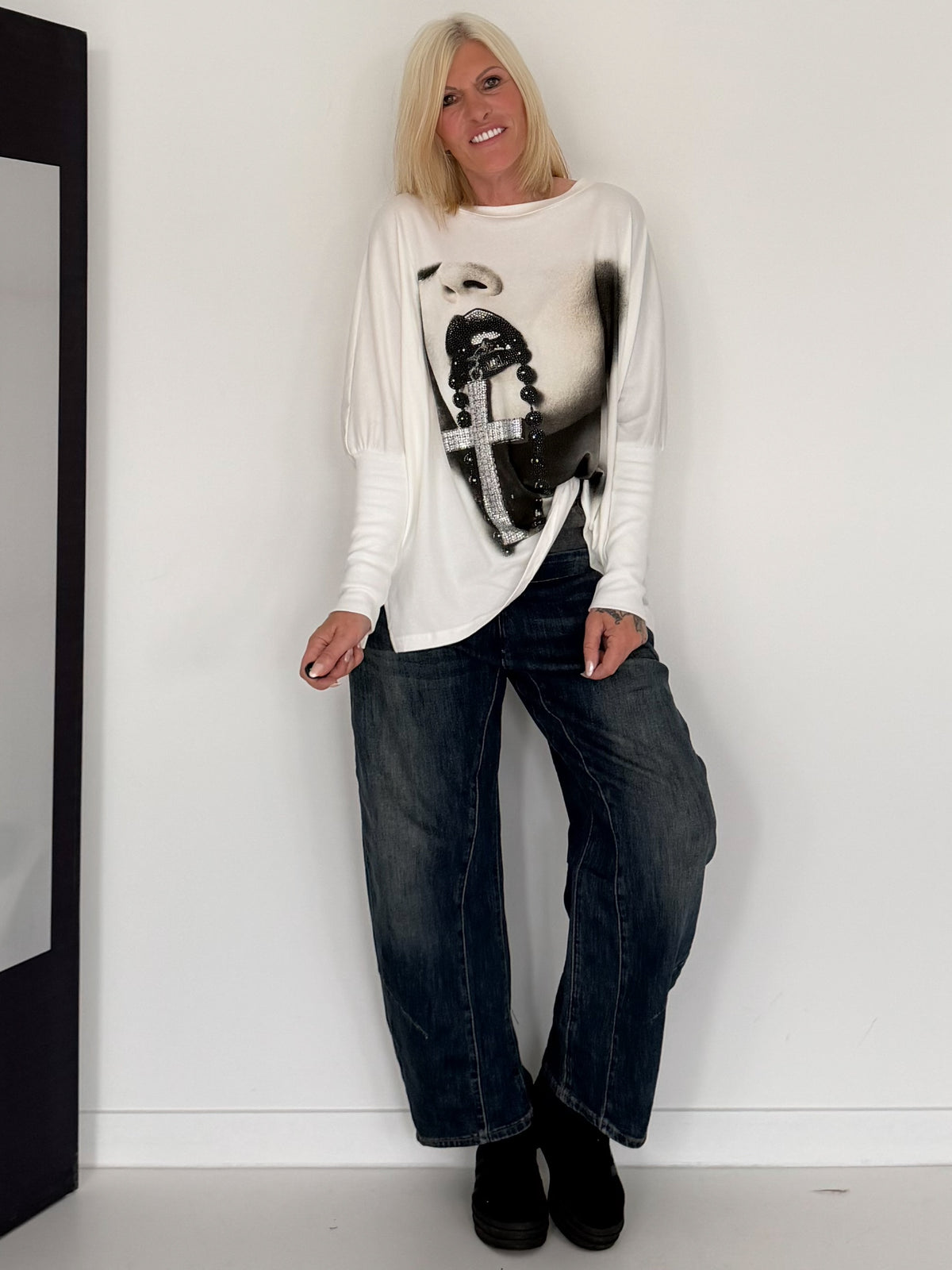Sweater mit Stulpenärmeln und Strassmotiv Woman & Cross - ecru