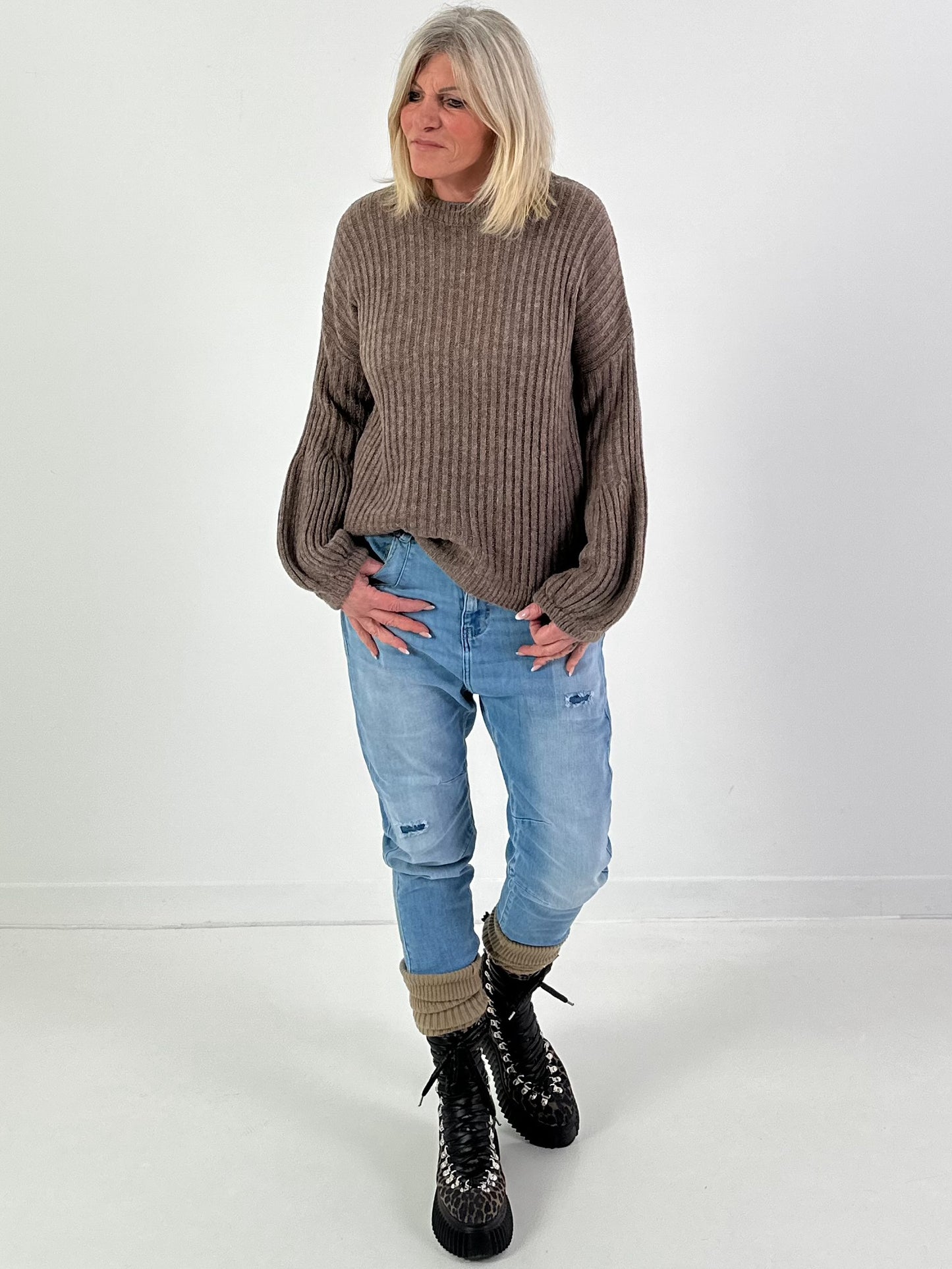 Trui model "CloudSleeve" - ​​taupe