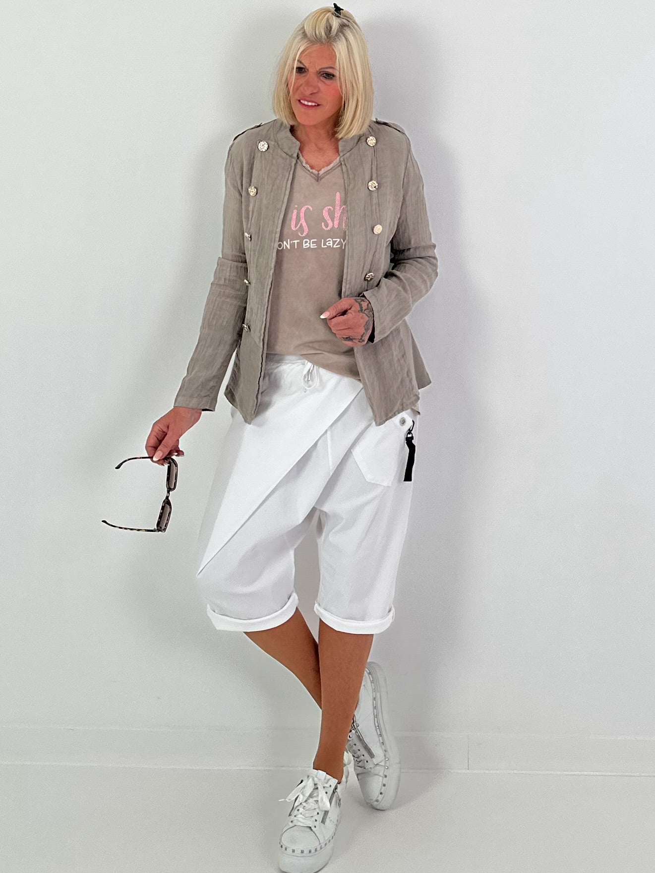 Leinen Blazer mit Zierknöpfen und Ripp-Details - taupe