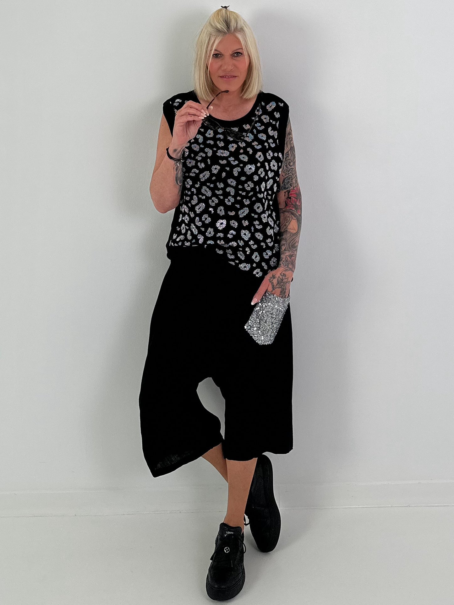 Ripp Top mit Glitzer Leo - schwarz