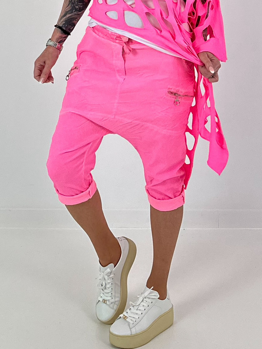Kurze Baggy mit Zipper Details - neonpink