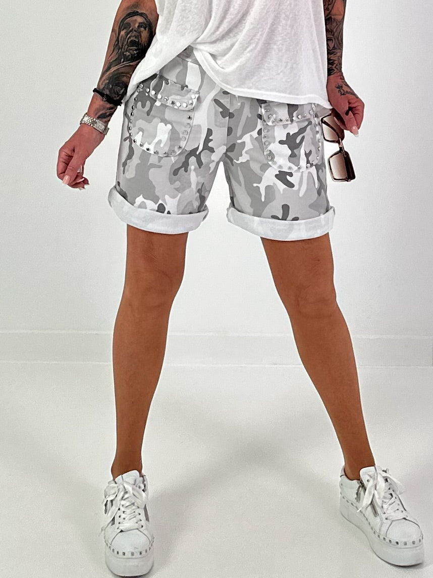 Sweat Short Camouflage mit Nieten - grau-mehrfarbig