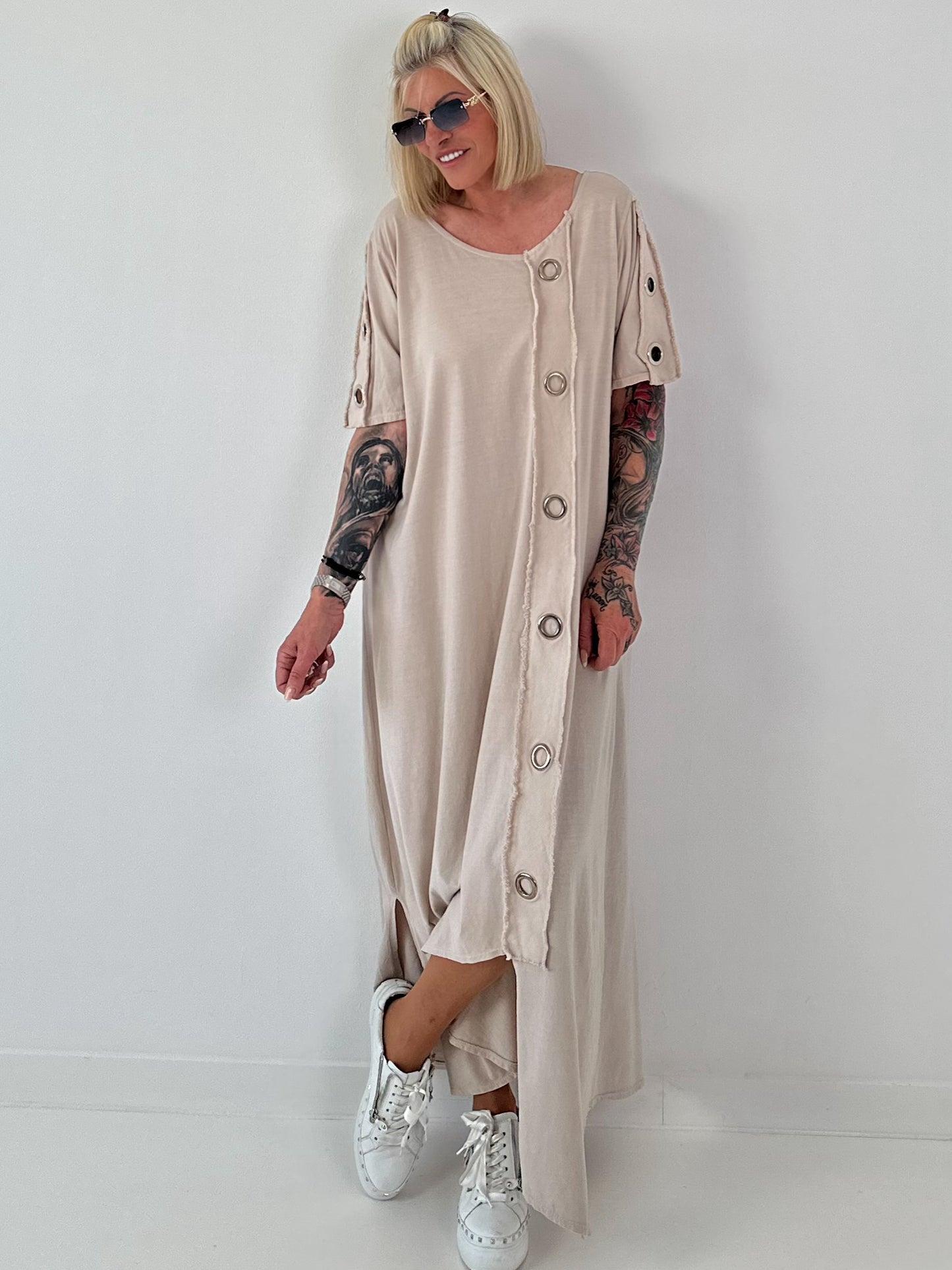 T-Shirt Kleid mit Ösen -beige
