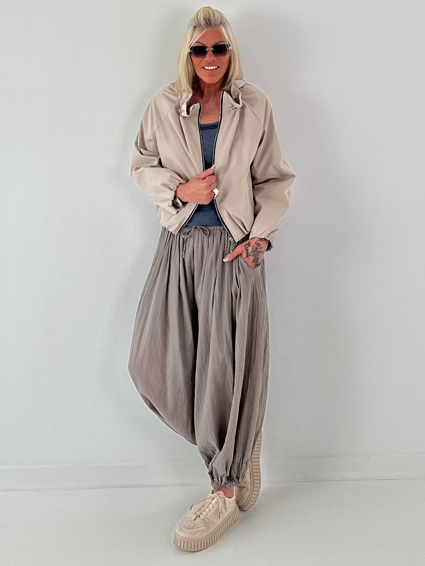 Ballon Jacke mit raffiniertem Kragen - beige