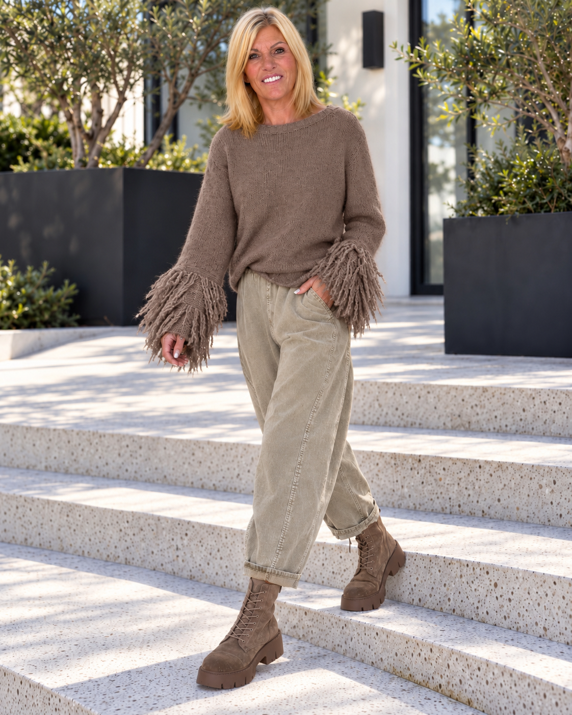 Pullover mit Trompetenärmeln im Fransen-Look - taupe