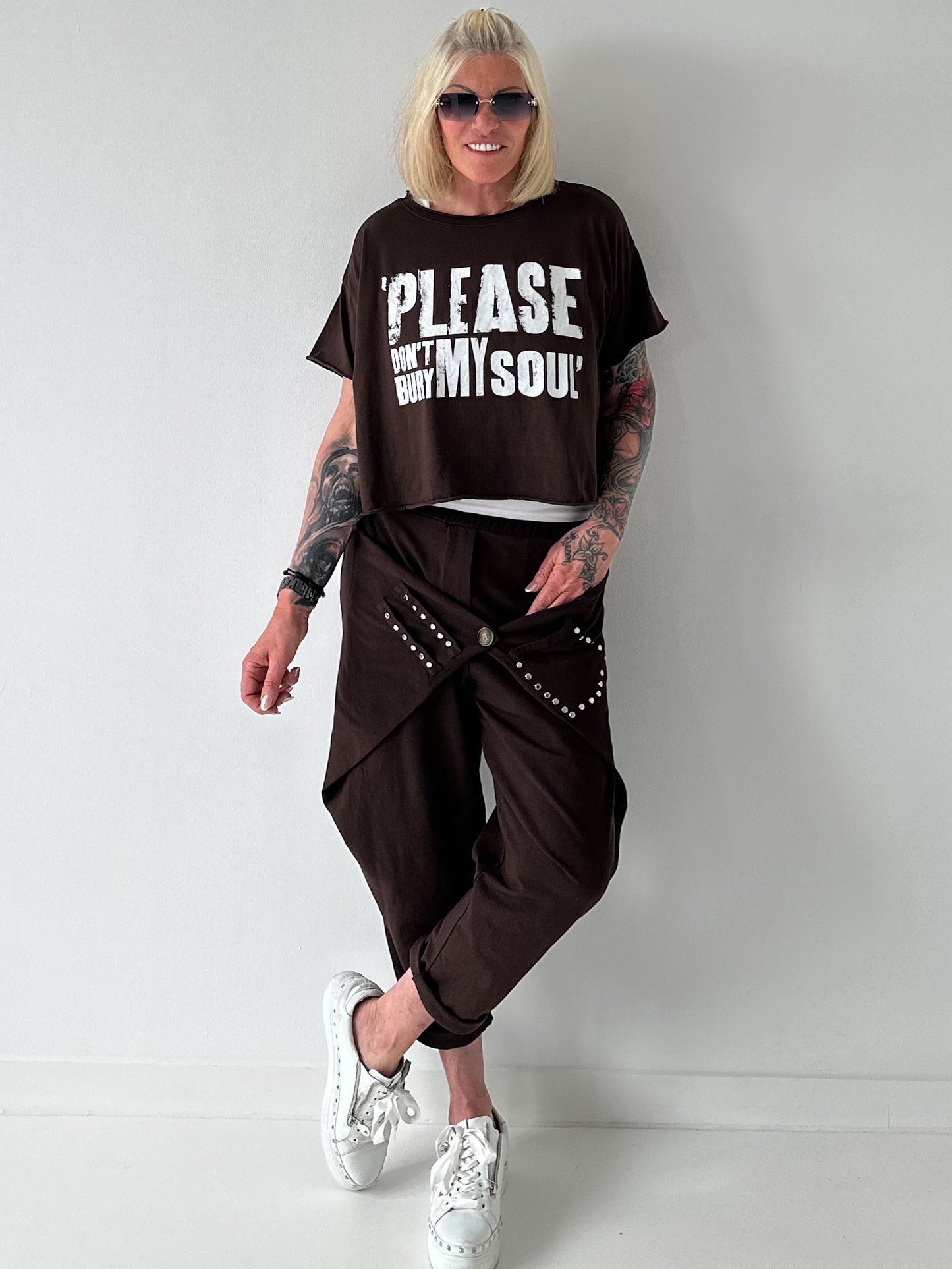 Kurzes Kastiges Shirt mit Print - schoko