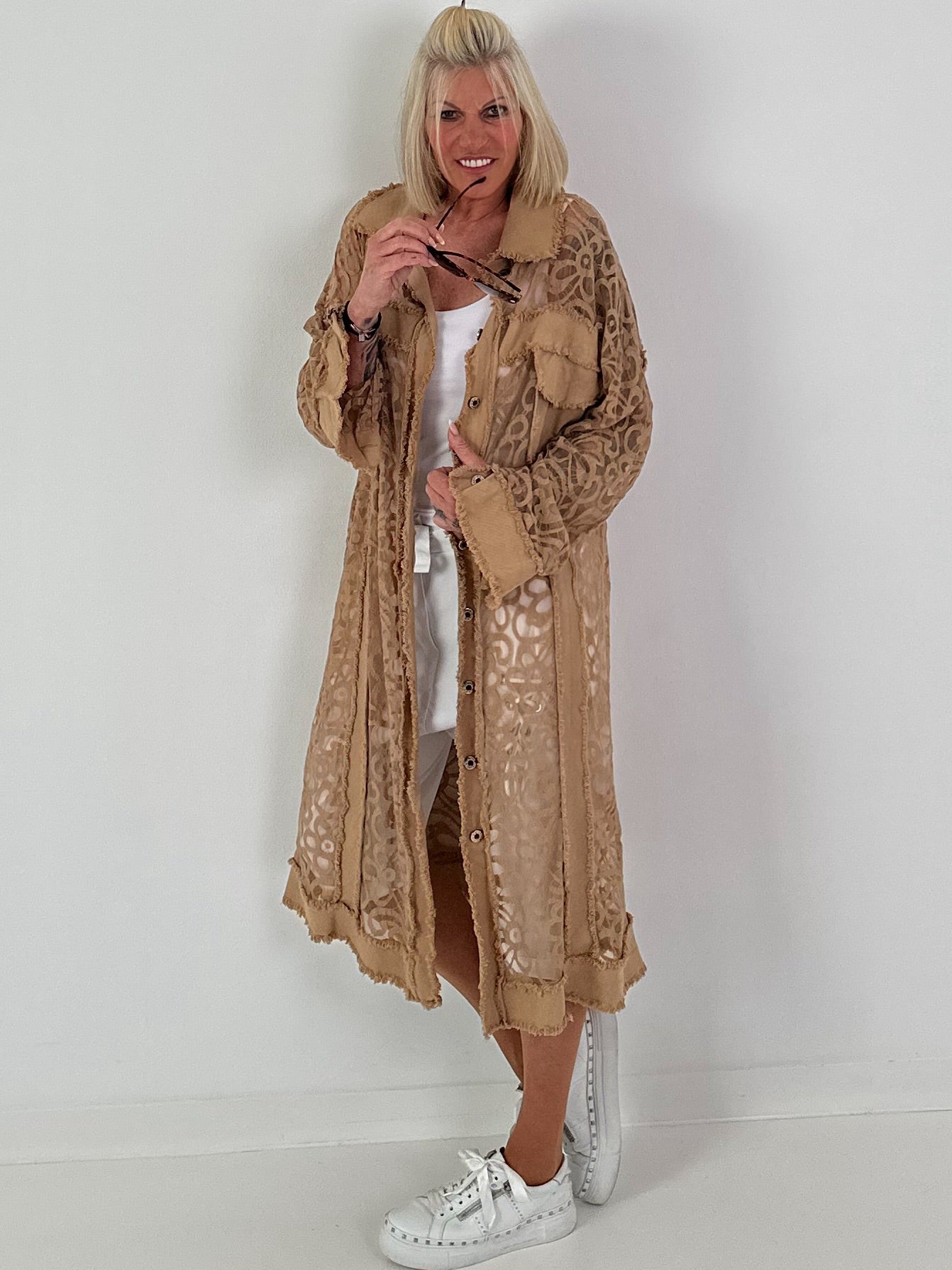 Jeansmantel mit floralem Netzeinsatz - camel ( lieferbar ab 26.05.26)