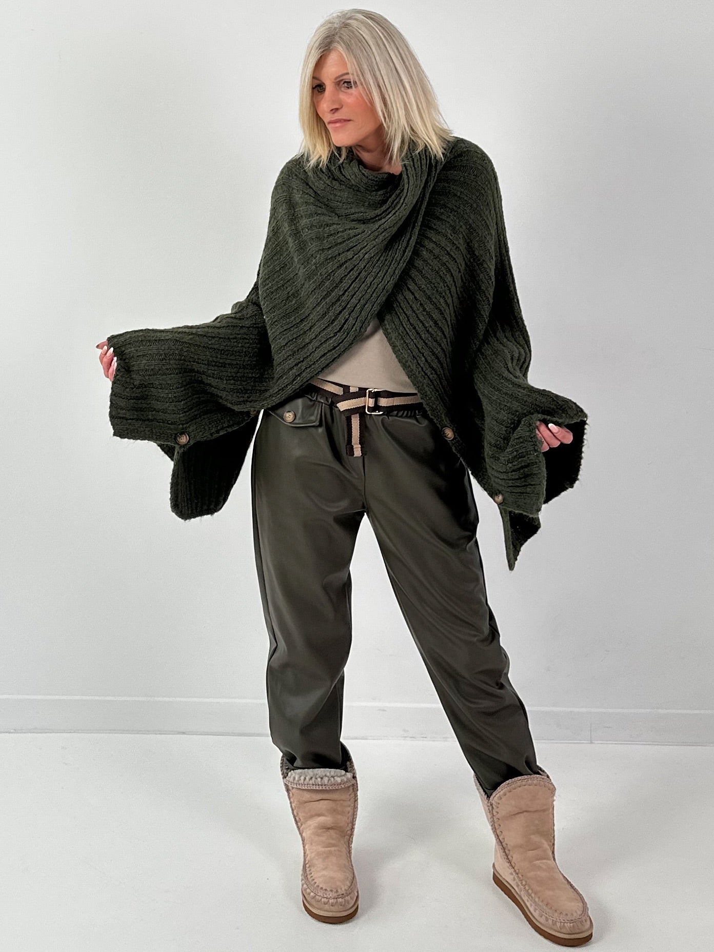 Poncho sweater model "Soul Warmer" - olive